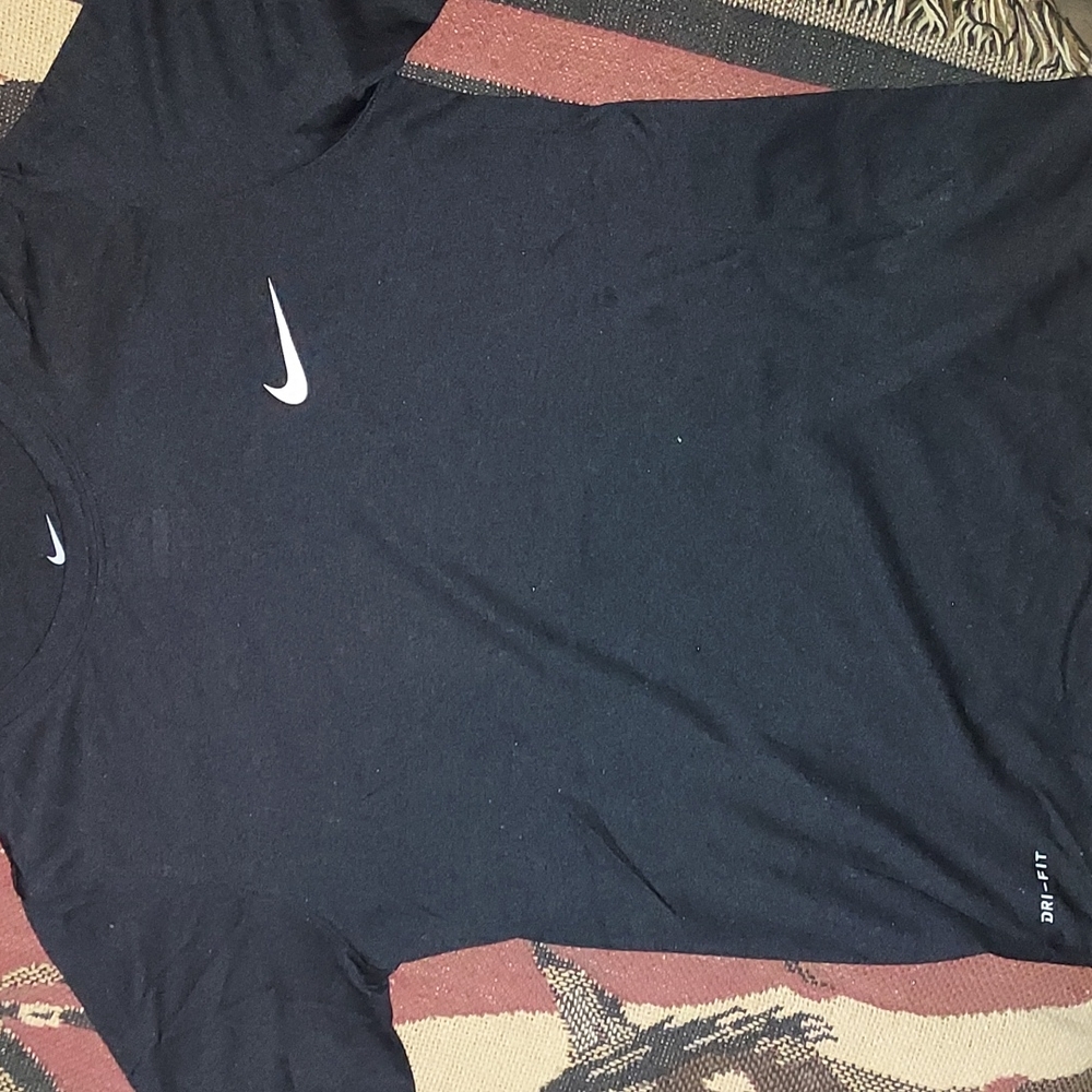 Nike DRI-FIT T-Shirt athletic cut "The Nike tee"